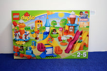 Laden Sie das Bild in den Galerie-Viewer, Lego® Duplo® 10840 Grosser Jahrmarkt