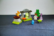 Laden Sie das Bild in den Galerie-Viewer, Lego® Duplo® 10938 Dinosaurier Kindergarten
