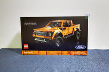 Laden Sie das Bild in den Galerie-Viewer, Lego® 42126 Technic Ford F-150 Raptor Pick-Up-Truck