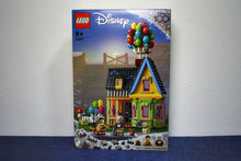 Laden Sie das Bild in den Galerie-Viewer, Lego® 43217 Carls Haus aus &quot;Oben&quot;
