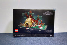 Laden Sie das Bild in den Galerie-Viewer, Lego® 75330 Star Wars™ Jedi Training auf Dagobah – Diorama Set