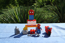 Laden Sie das Bild in den Galerie-Viewer, Lego® Duplo® 10607 Spidermans Motorradwerkstatt