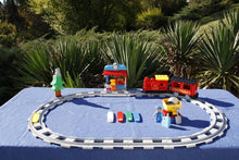 Laden Sie das Bild in den Galerie-Viewer, Lego® Duplo® 10874 Dampfeisenbahn