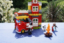 Laden Sie das Bild in den Galerie-Viewer, Lego® Duplo® 10903 Feuerwehrwache