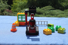 Laden Sie das Bild in den Galerie-Viewer, Lego® Duplo® 3293 Benny der Kettenbagger