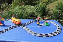 Laden Sie das Bild in den Galerie-Viewer, Lego® Duplo® 3771 Eisenbahn Starterset