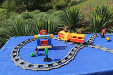 Laden Sie das Bild in den Galerie-Viewer, Lego® Duplo® 3771 Eisenbahn Starterset