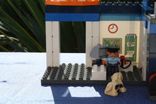 Laden Sie das Bild in den Galerie-Viewer, Lego® Duplo® 4691 Polizeiwache