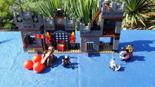 Laden Sie das Bild in den Galerie-Viewer, Lego® Duplo® 4777  Burg mit roten Bällen