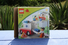 Laden Sie das Bild in den Galerie-Viewer, Lego® Duplo® 4979 Krankenwagen