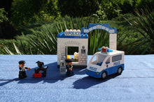 Laden Sie das Bild in den Galerie-Viewer, Lego® Duplo® 5602 Polizeiwache