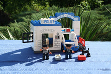 Laden Sie das Bild in den Galerie-Viewer, Lego® Duplo® 5602 Polizeiwache