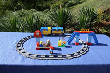 Laden Sie das Bild in den Galerie-Viewer, Lego® Duplo® 5608 Eisenbahn Starterset