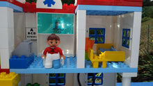 Laden Sie das Bild in den Galerie-Viewer, Lego® Duplo® 5795  Städtekrankenhaus